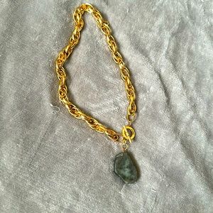 Gray stone pendant necklace. Gold link chain.